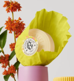 ROGER & GALLET  Fleur d'Osmanthus Savon Bienfaisant - 100 g – Image 2